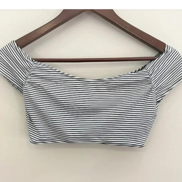 VICTORIA SECRET CAP SLEEVE OFF THE SHOULDER B&W STRIPE CROP BIKINI TOP XSMALL - Picture 4 of 13